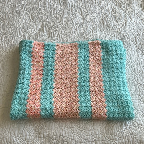 Hand made crochet baby blanket - Picture 5 of 8